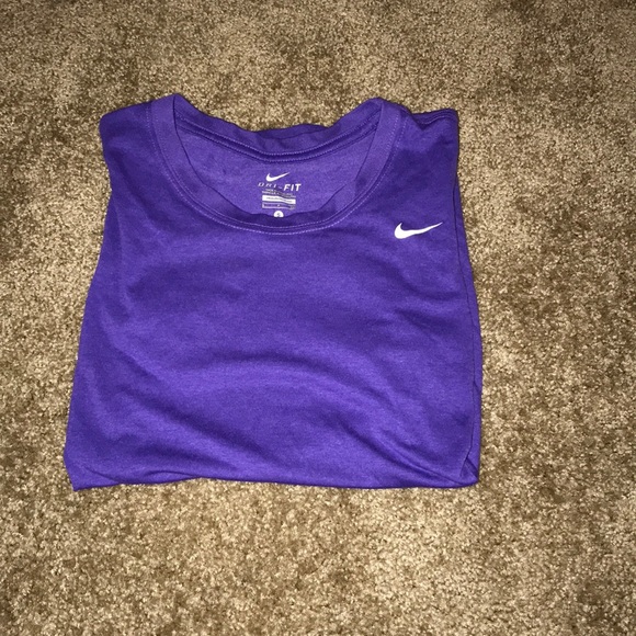 Nike top - Picture 2 of 2